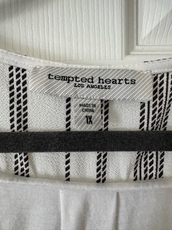 Tempted Hearts Los Angeles Striped Zip Front Blouse Size 1X Roll Tab Sleeve - Picture 5 of 7